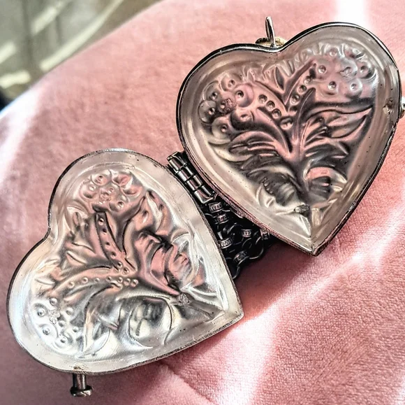 Vintage Victorian Revival Heart Locket Box Repoussé Pendant Necklace - Picture 6 of 10